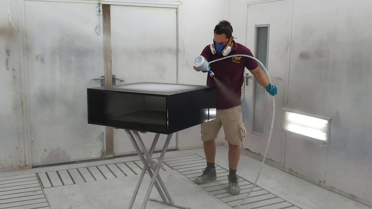 Meubel restylen: salontafel spuiten en opnieuw afwerken | Uithoff Meubel- & Keukenspuiterij Kerkrade